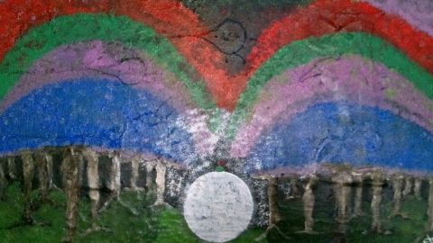 lune perdue dans la forêt